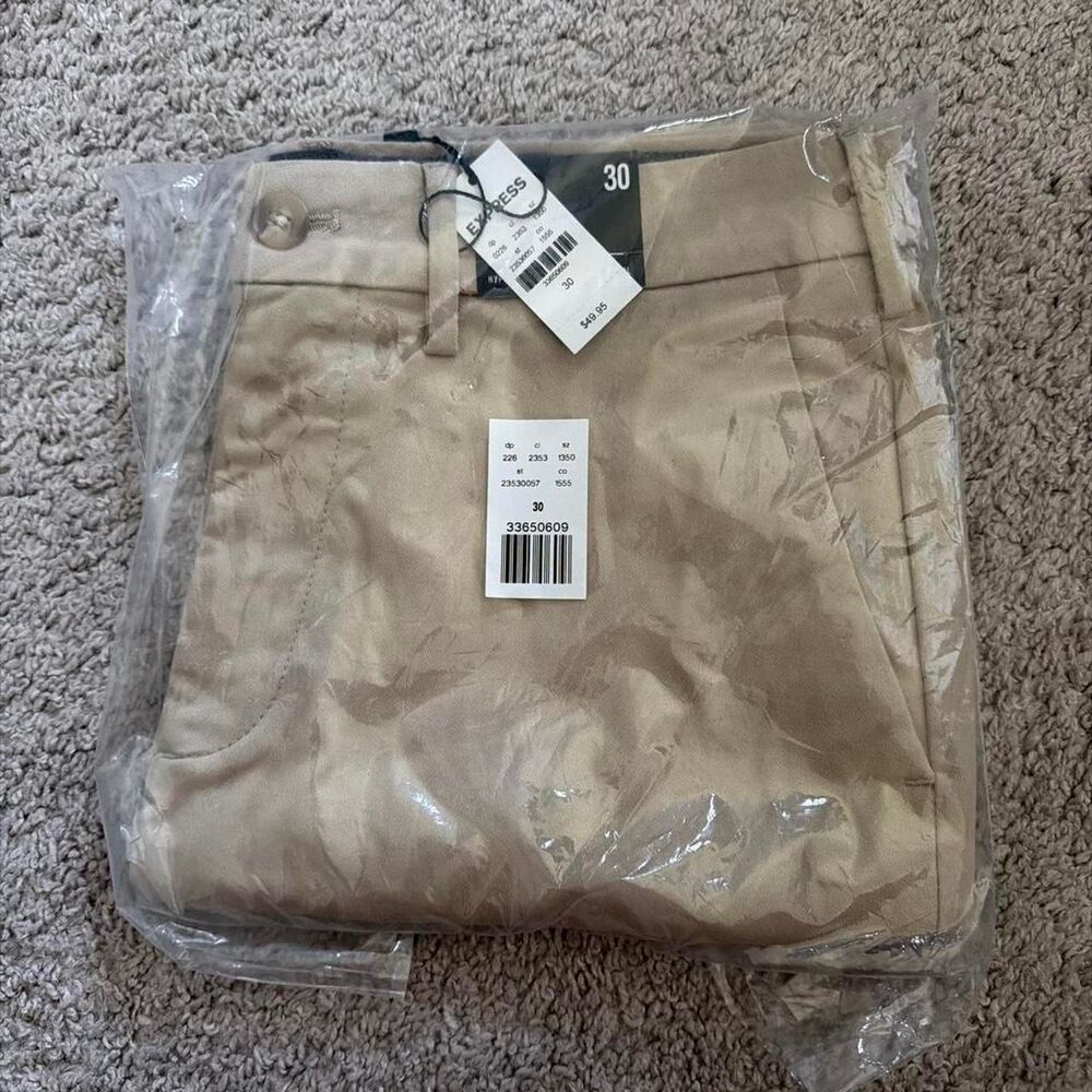 Express Men's Cream and Tan Shorts